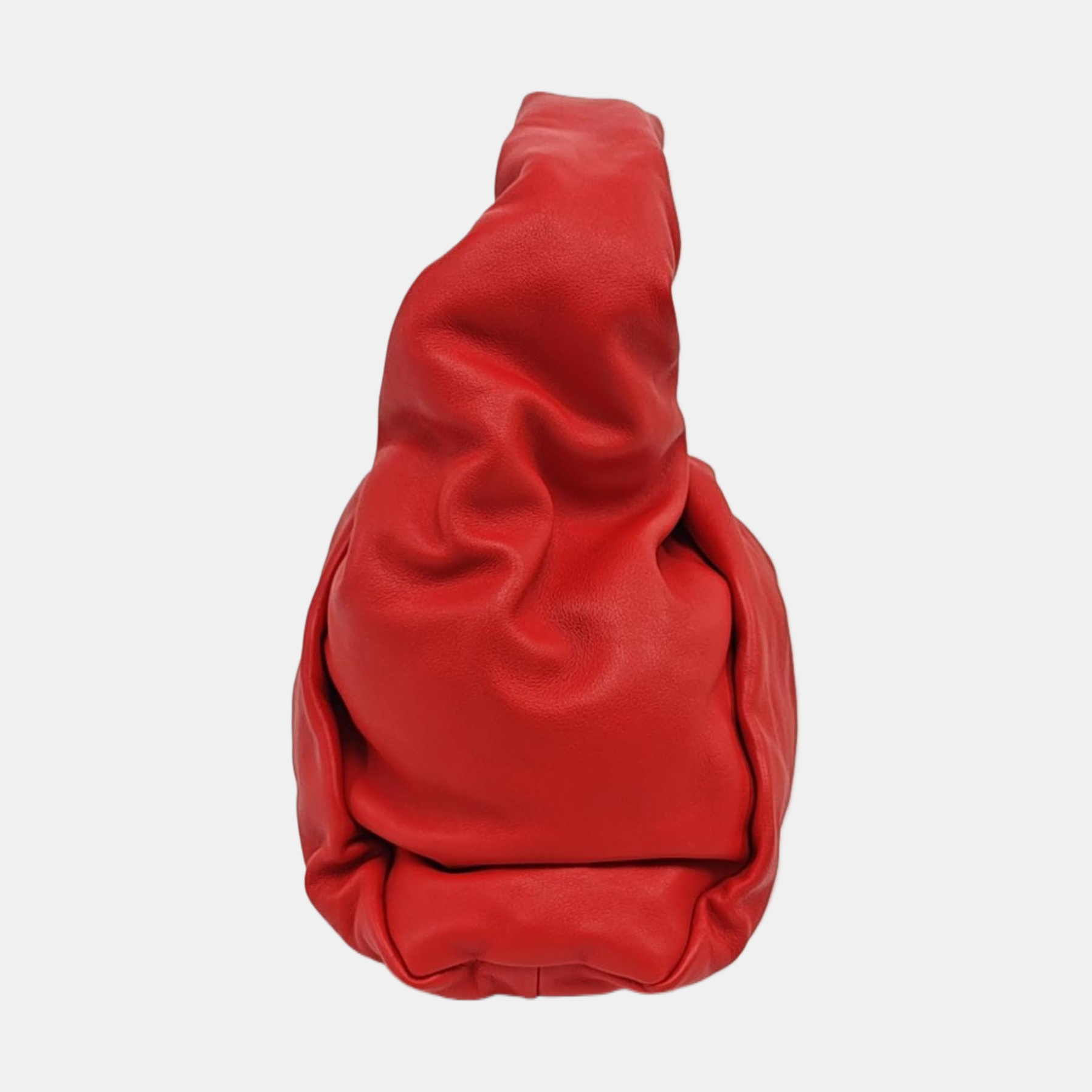 El bolso de mano de piel de becerro rojo