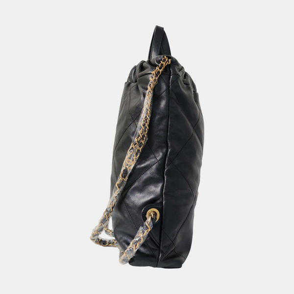 CHANEL 22 Piel de becerro acolchada pequeña negra