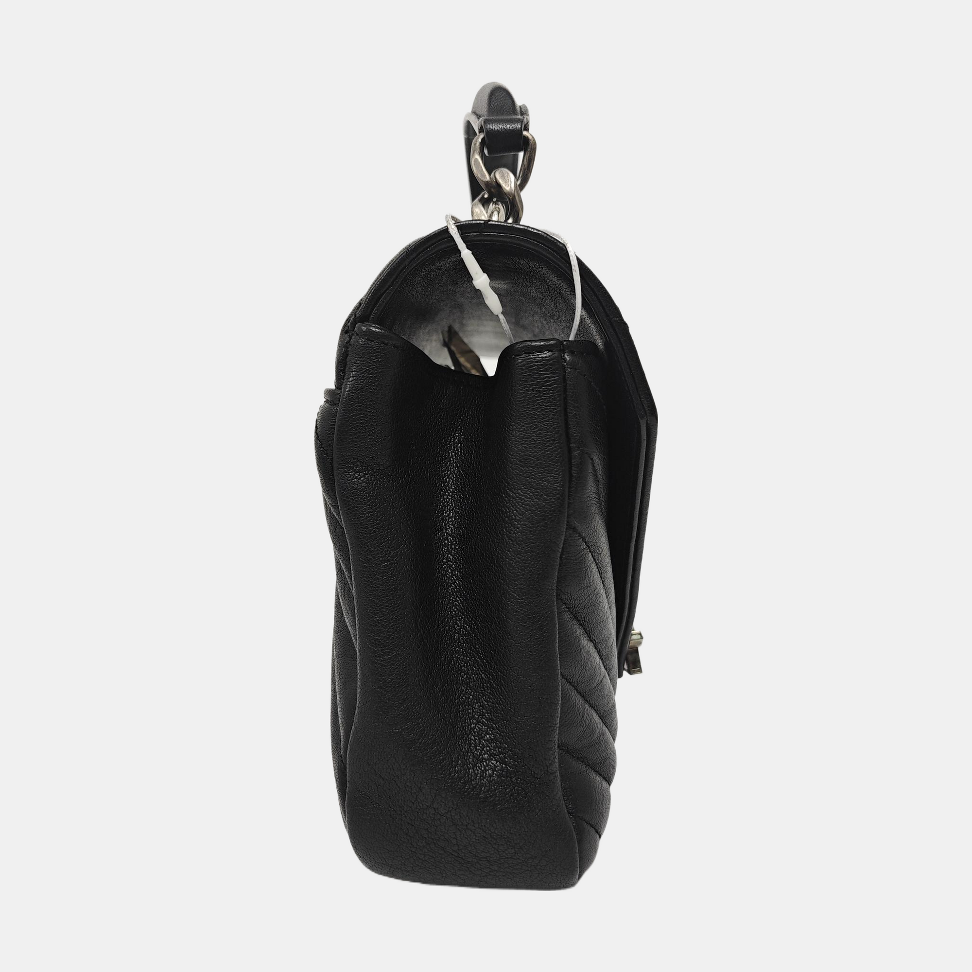 COLLEGE Medium Chevron Lambskin Black