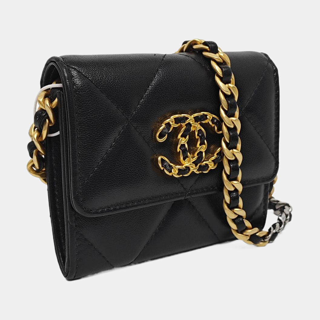 Authenticated pre-owned  CHANEL 19 Small Quilted Lambskin Black - Shoulder Bag at Looply
