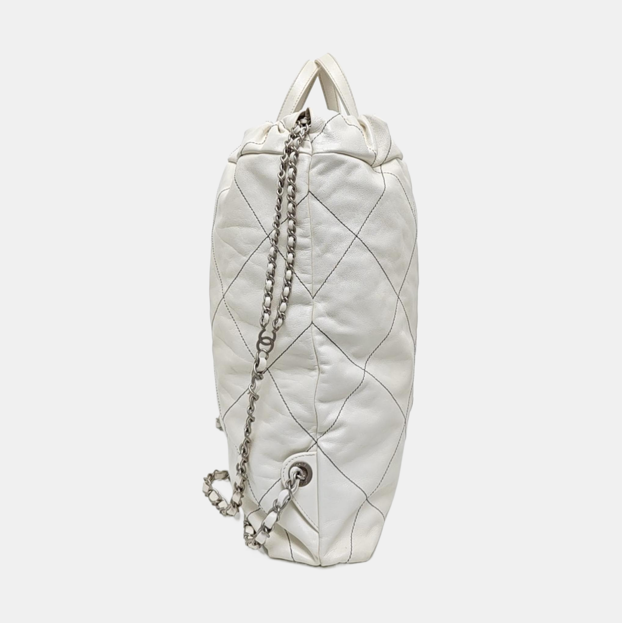 CHANEL 22 Large Quilted Calfskin White