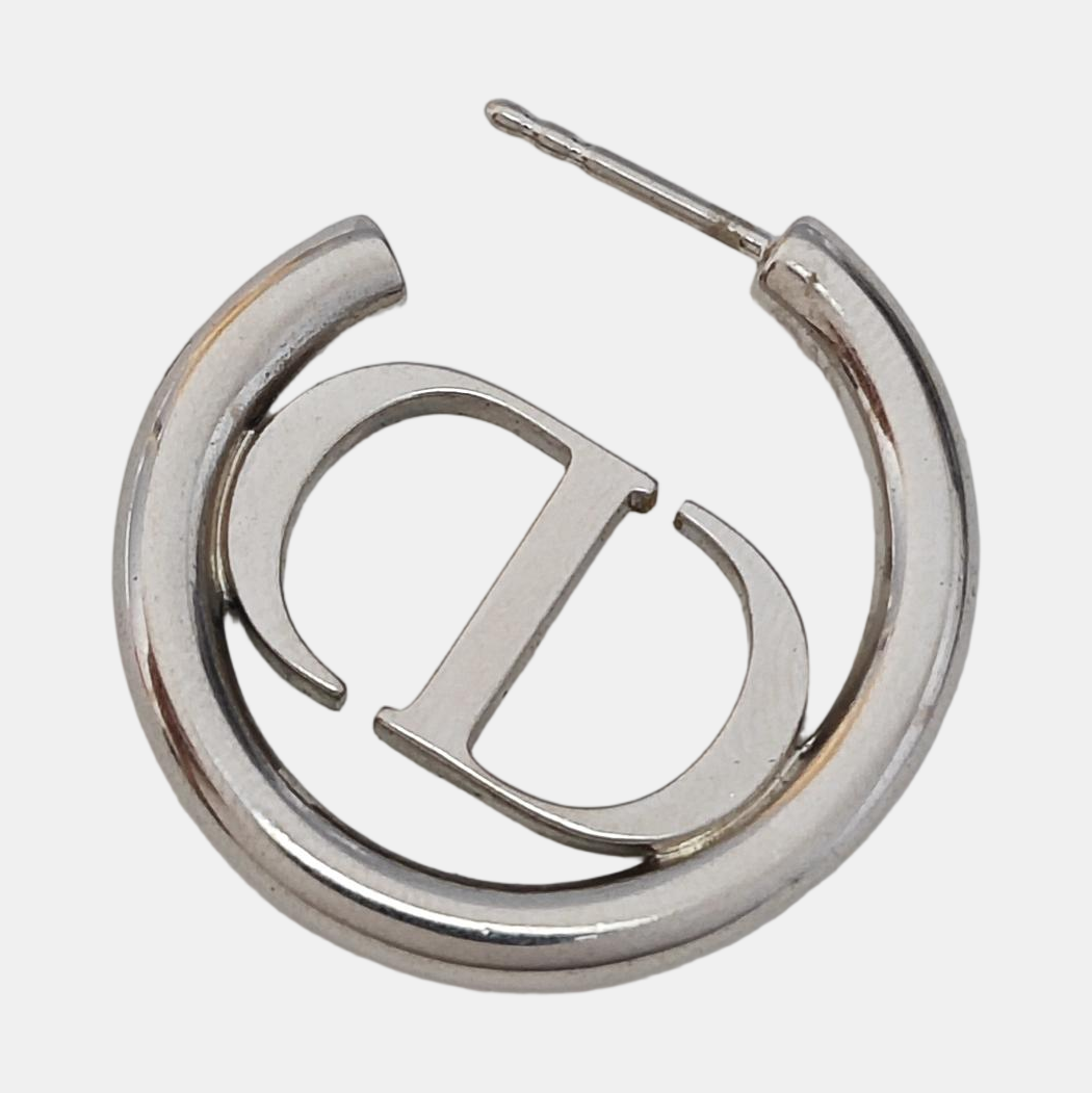 30 Montaigne Metal Silver Stud Earrings