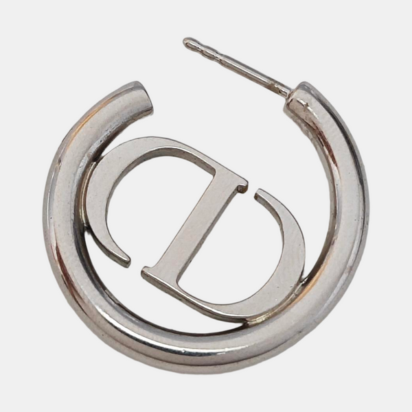 30 Montaigne Metal Silver Stud Earrings