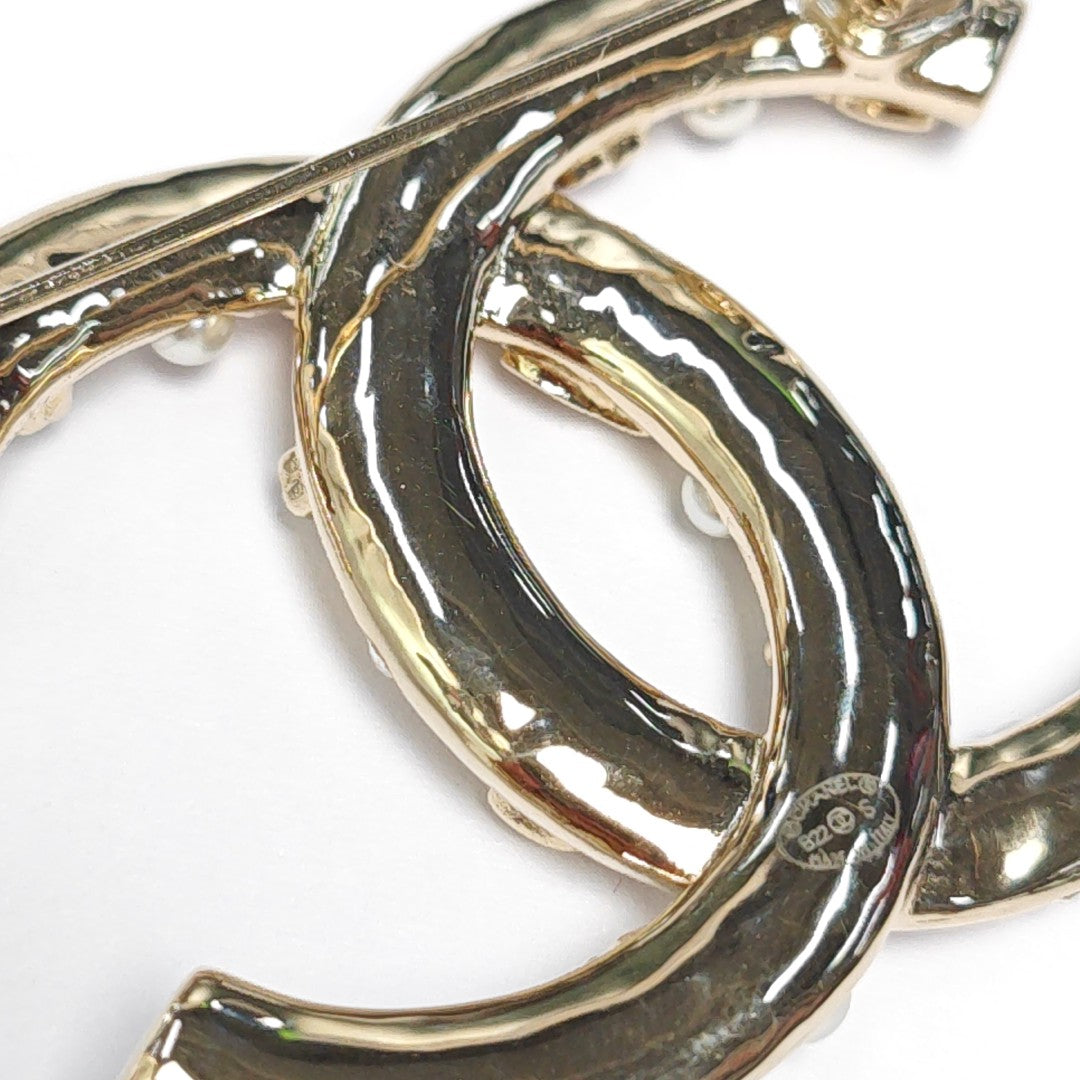 CC Logo Metal Gold Brooch