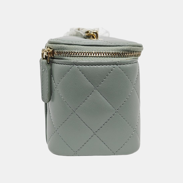 Authenticated pre-owned  VANITY CASE Quilted Lambskin Green - Shoulder Bag at Looply