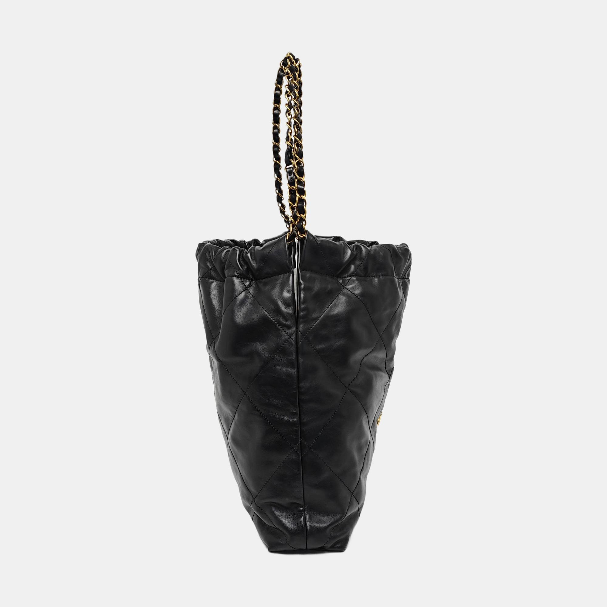 CHANEL 22 Medium Quilted Calfskin Black