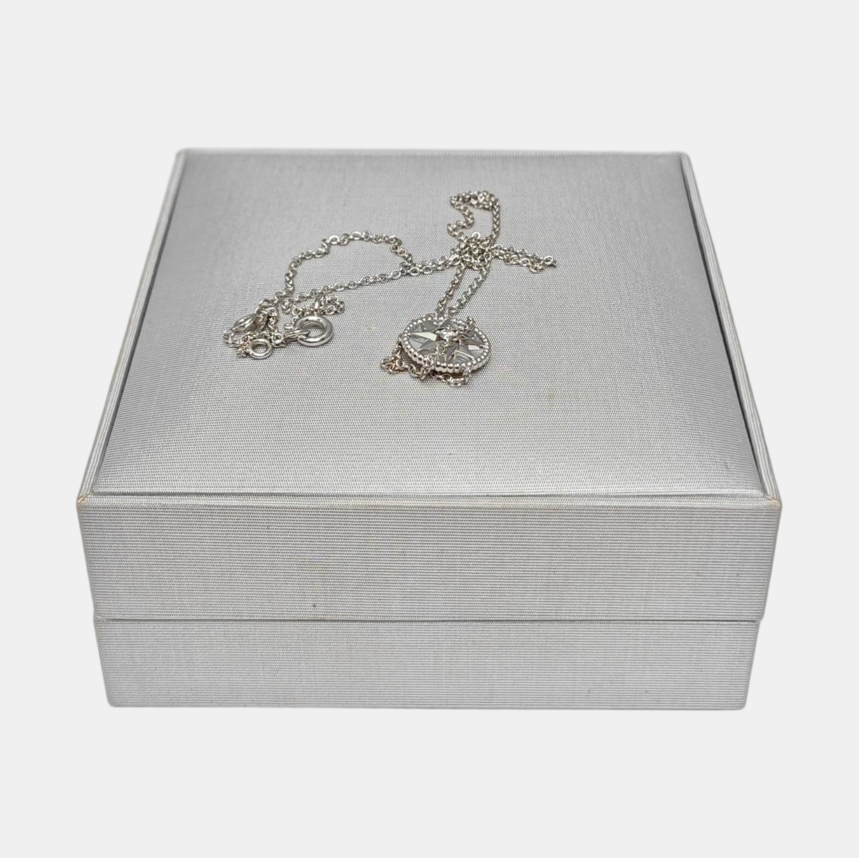 Rose Des Vents 18k White Gold Silver Necklace