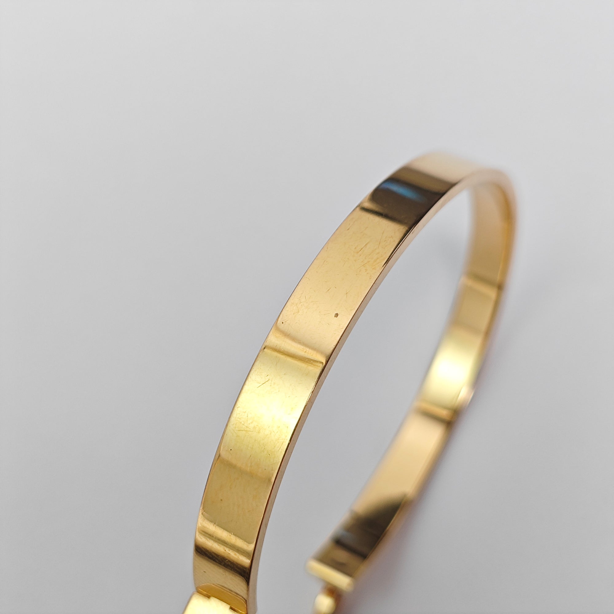 Kelly 18k Gold Bangle