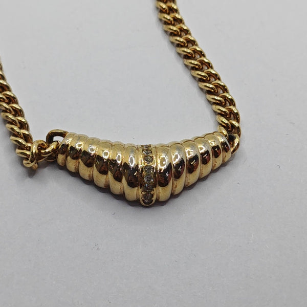Collar de oro metálico