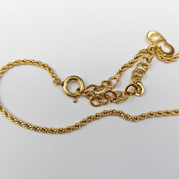 Collar de oro de metal