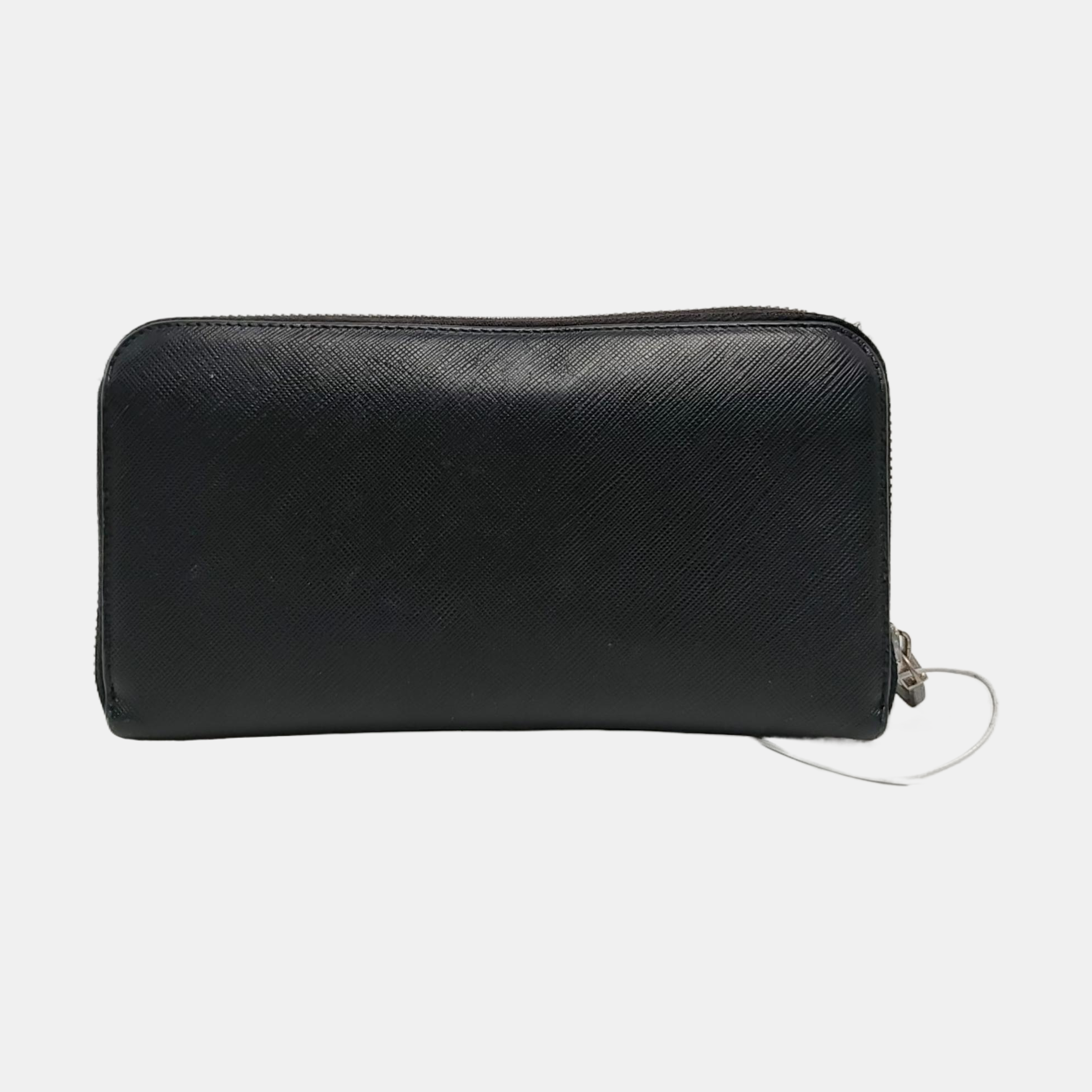 Authenticated pre-owned  Gancini Calfskin Black Wallet - Wallet at Looply