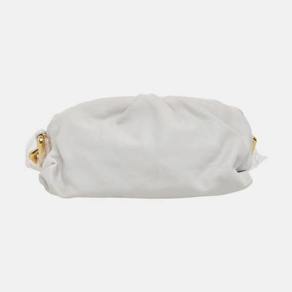 El estuche de piel de ternera blanca