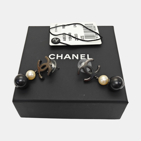 CC Logo Metal Black Earrings