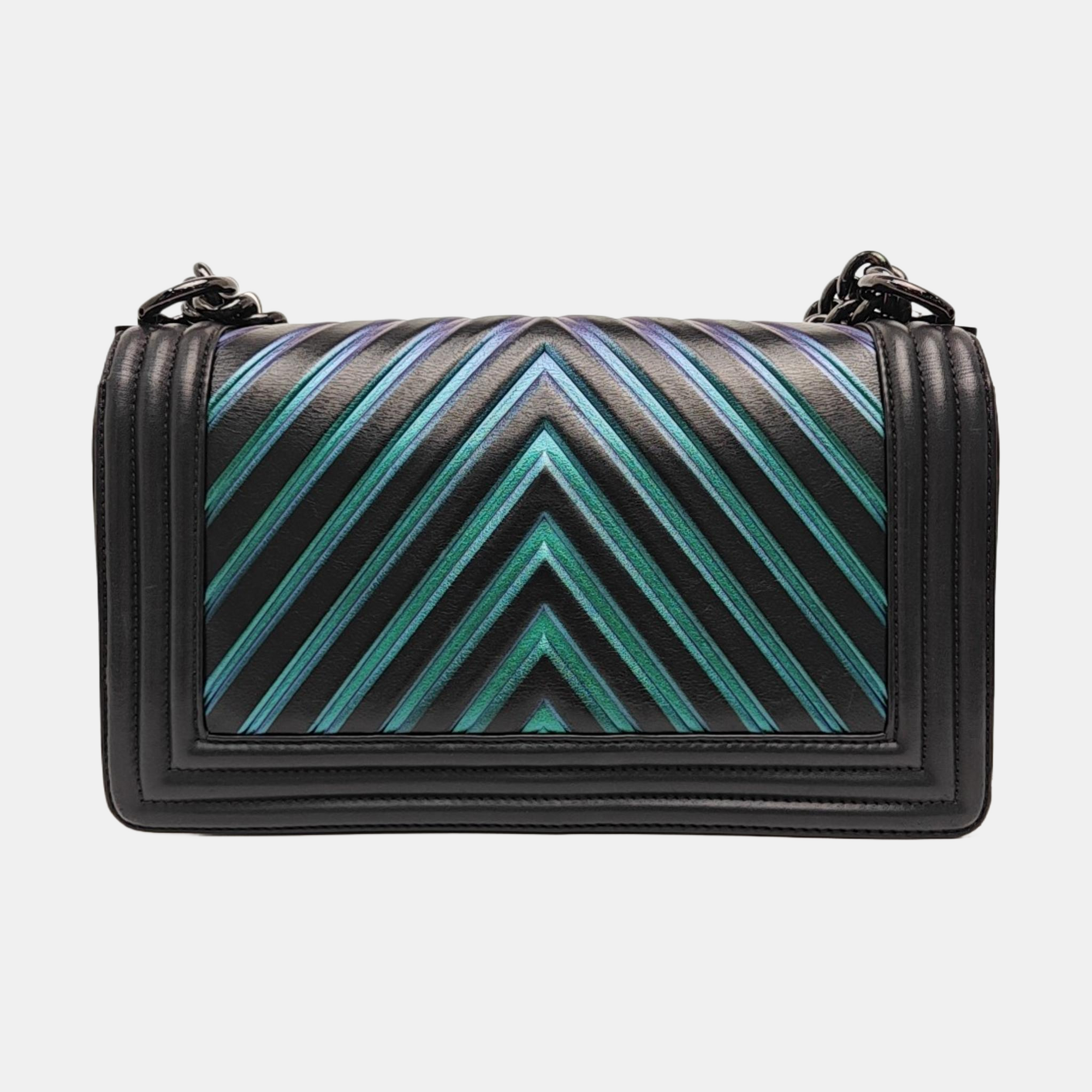 BOY CHANEL Medium Chevron Calfskin Black