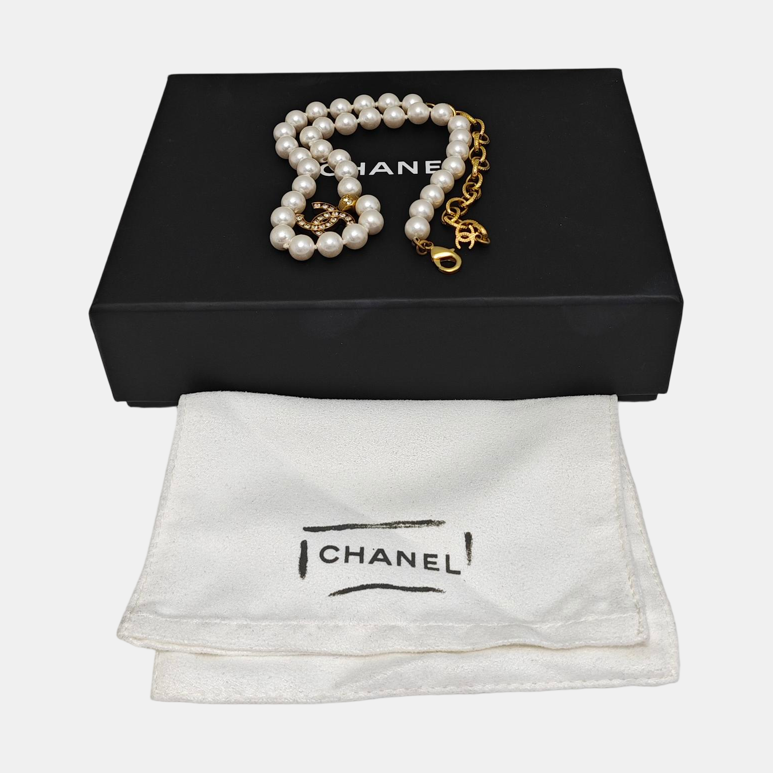 Faux Pearl White Necklace
