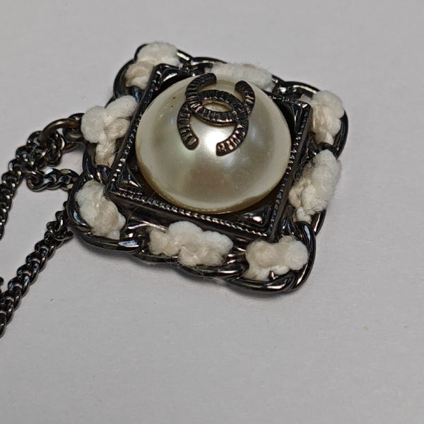 Metal Black Necklace