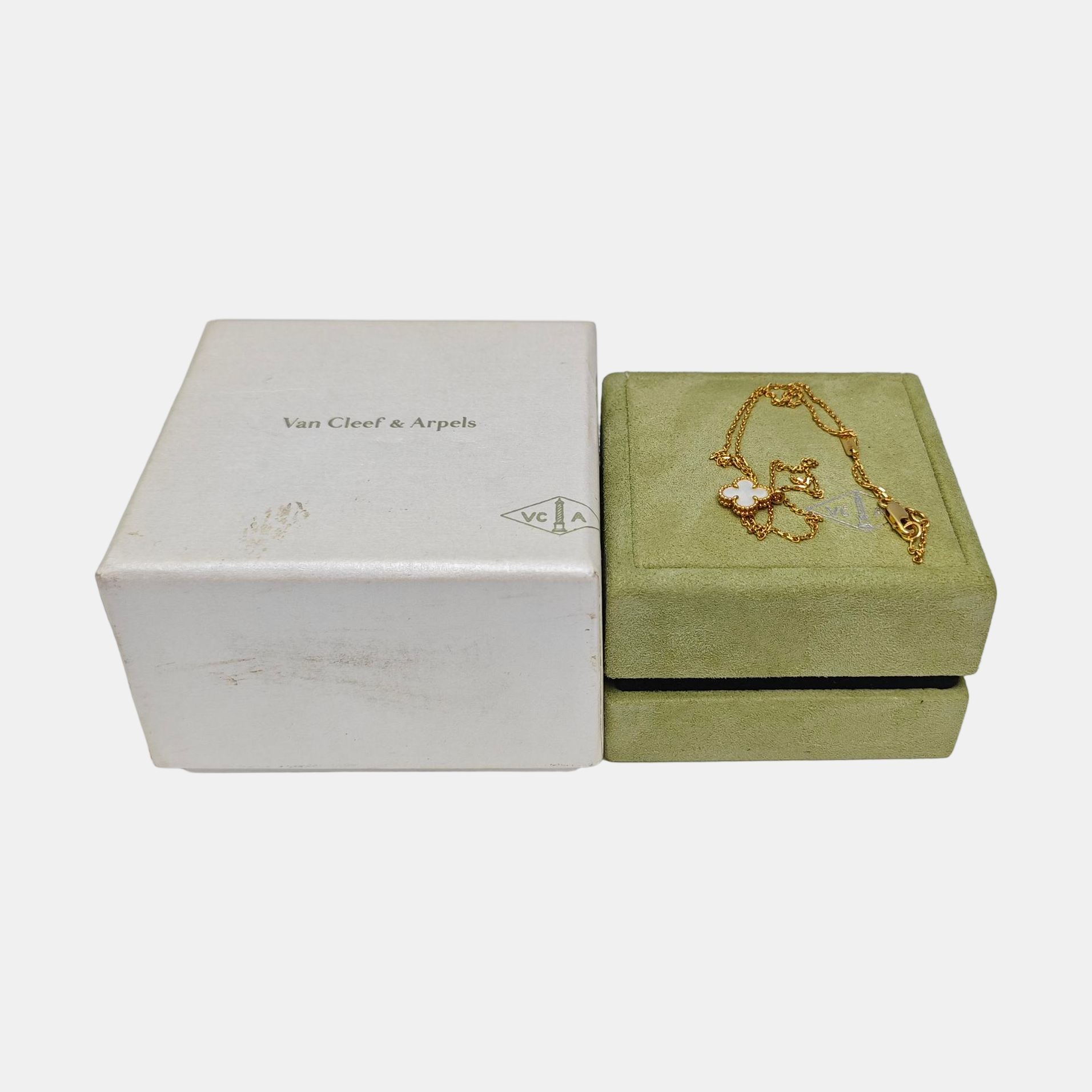 Sweet Alhambra 18k Gold Necklace