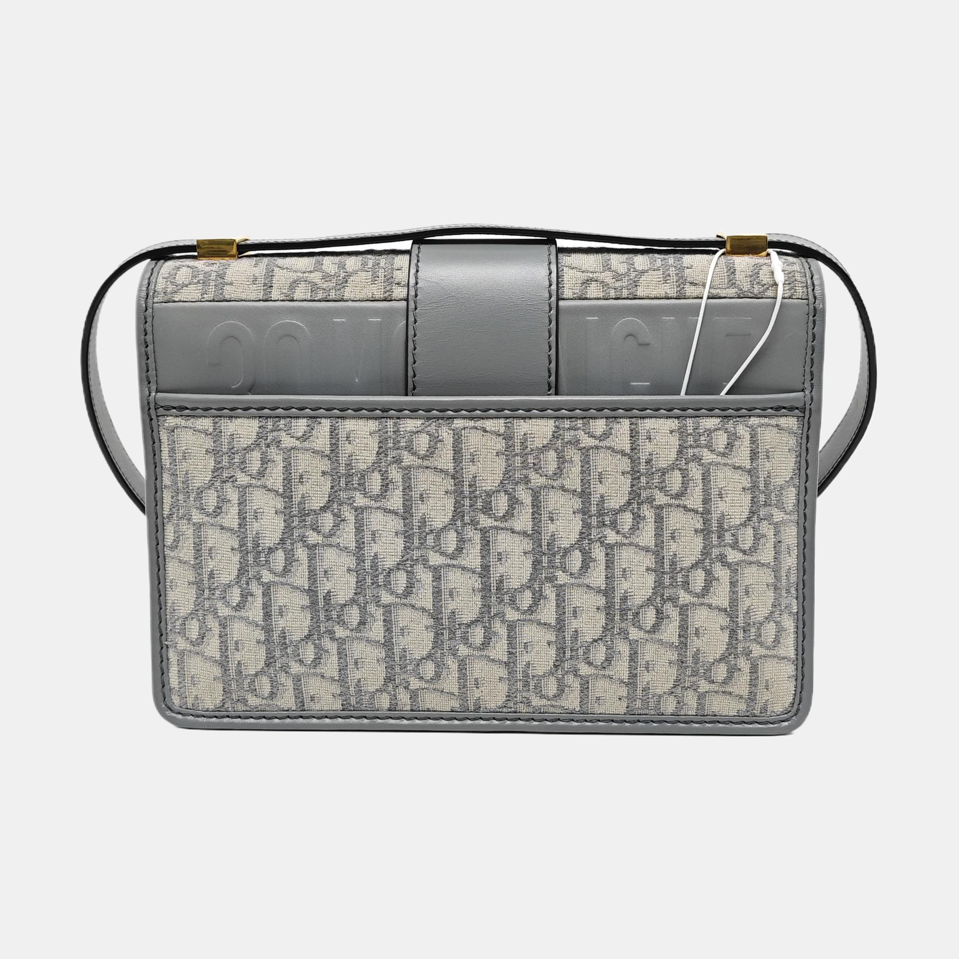 30 Montaigne Medium Oblique Canvas Gray