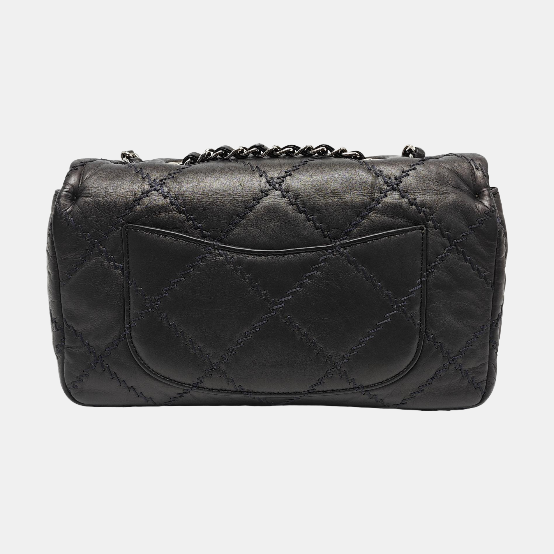 Authenticated pre-owned  CLASSIC FLAP Medium Quilted Calfskin Grey - Shoulder Bag at Looply