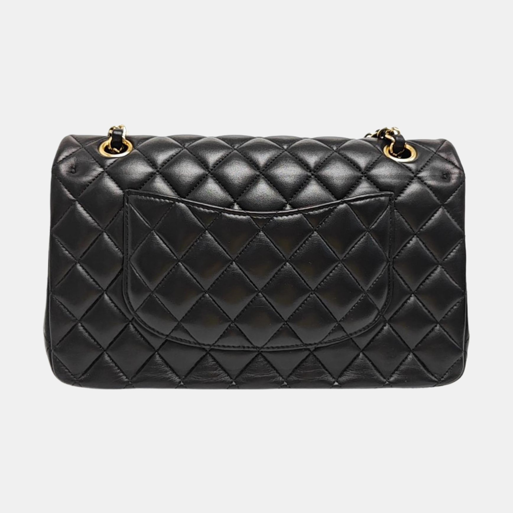 CLASSIC FLAP Medium Quilted Lambskin Black