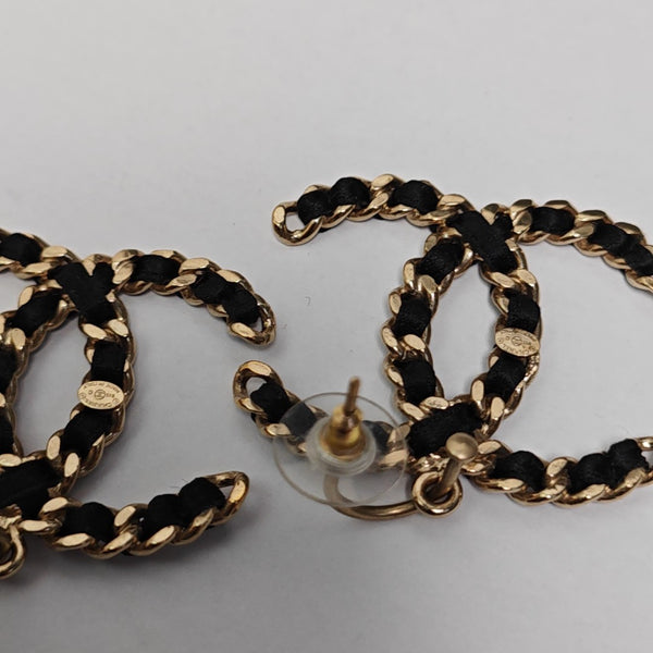 Pendientes de metal negros
