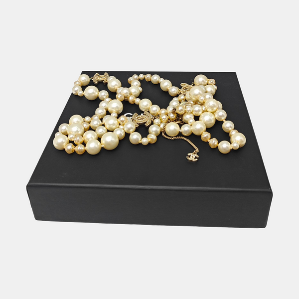 Faux Pearl White Necklace