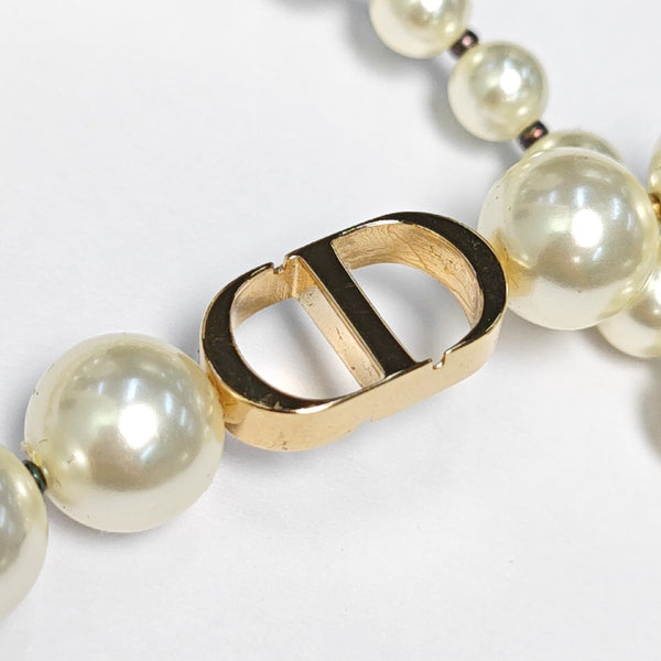 Faux Pearl White Necklace