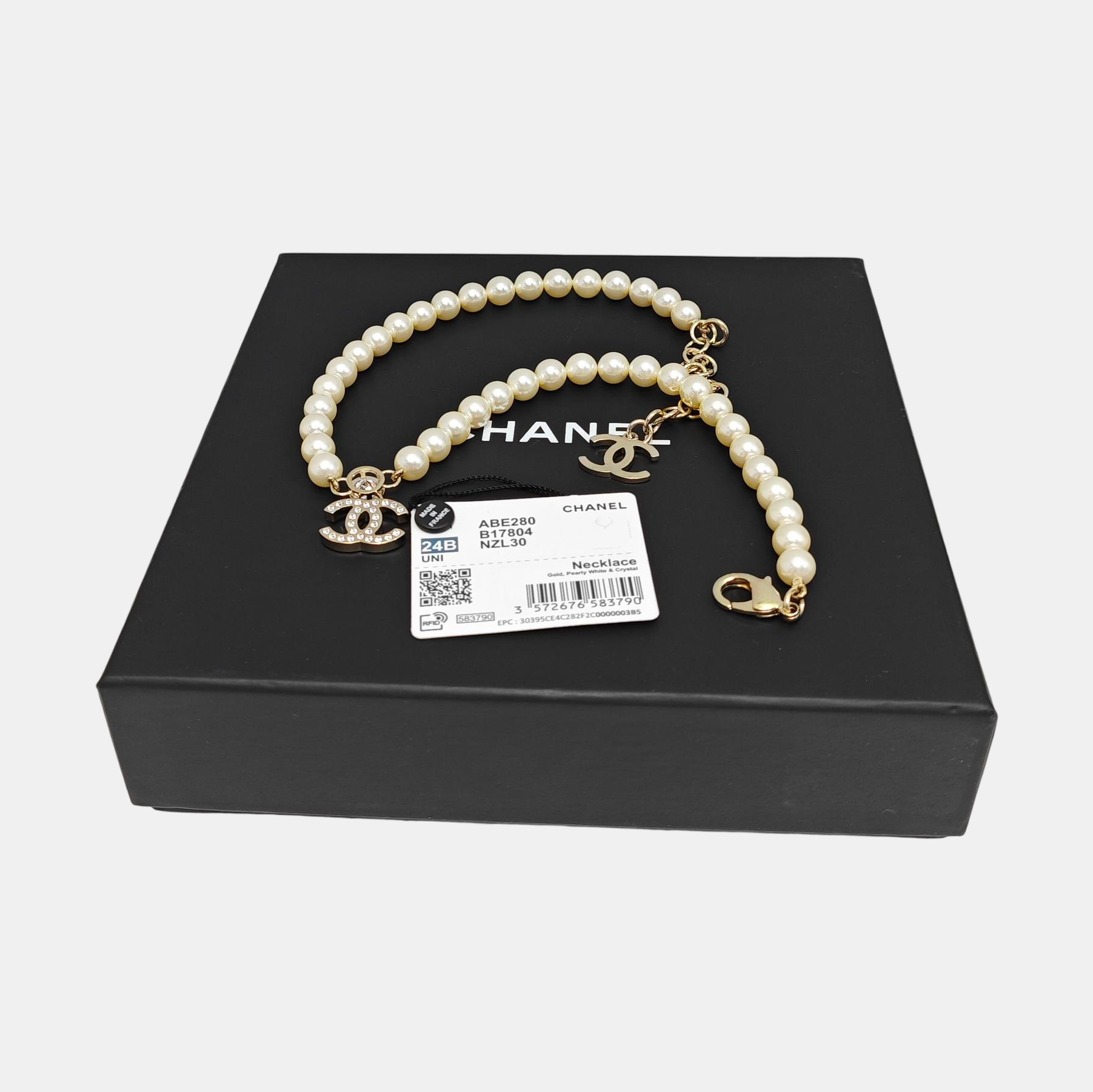 Faux Pearl White Necklace