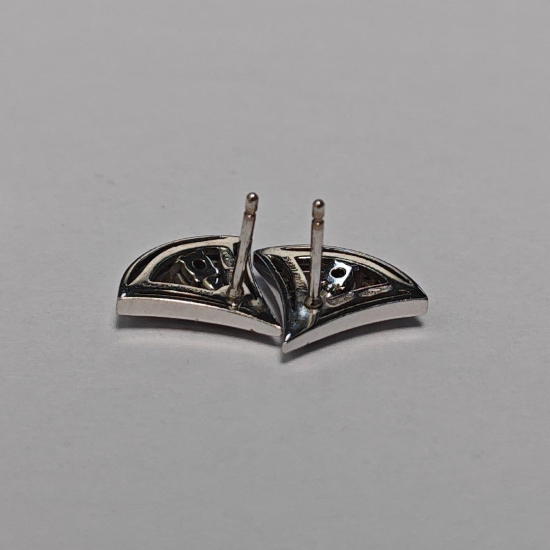 DIVAS' DREAM 18k White Gold Silver Stud Earrings