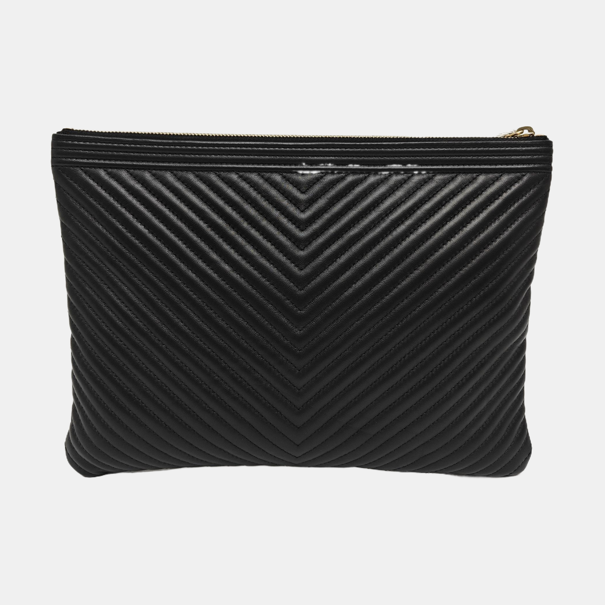 BOY CHANEL Chevron, Cordero Acolchado Negro