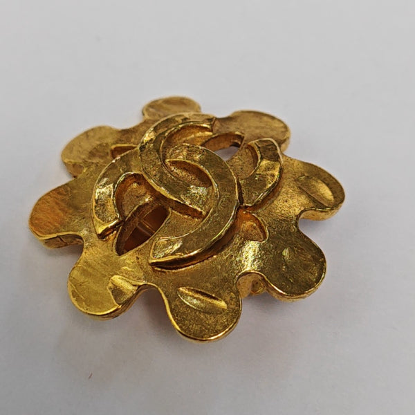 Vintage Metal Gold Clip On Earrings