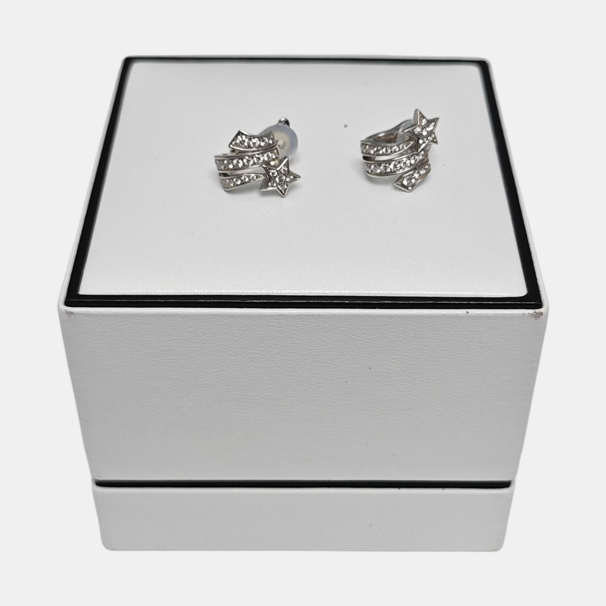 COMÈTE 18k White Gold Silver Clip On Earrings