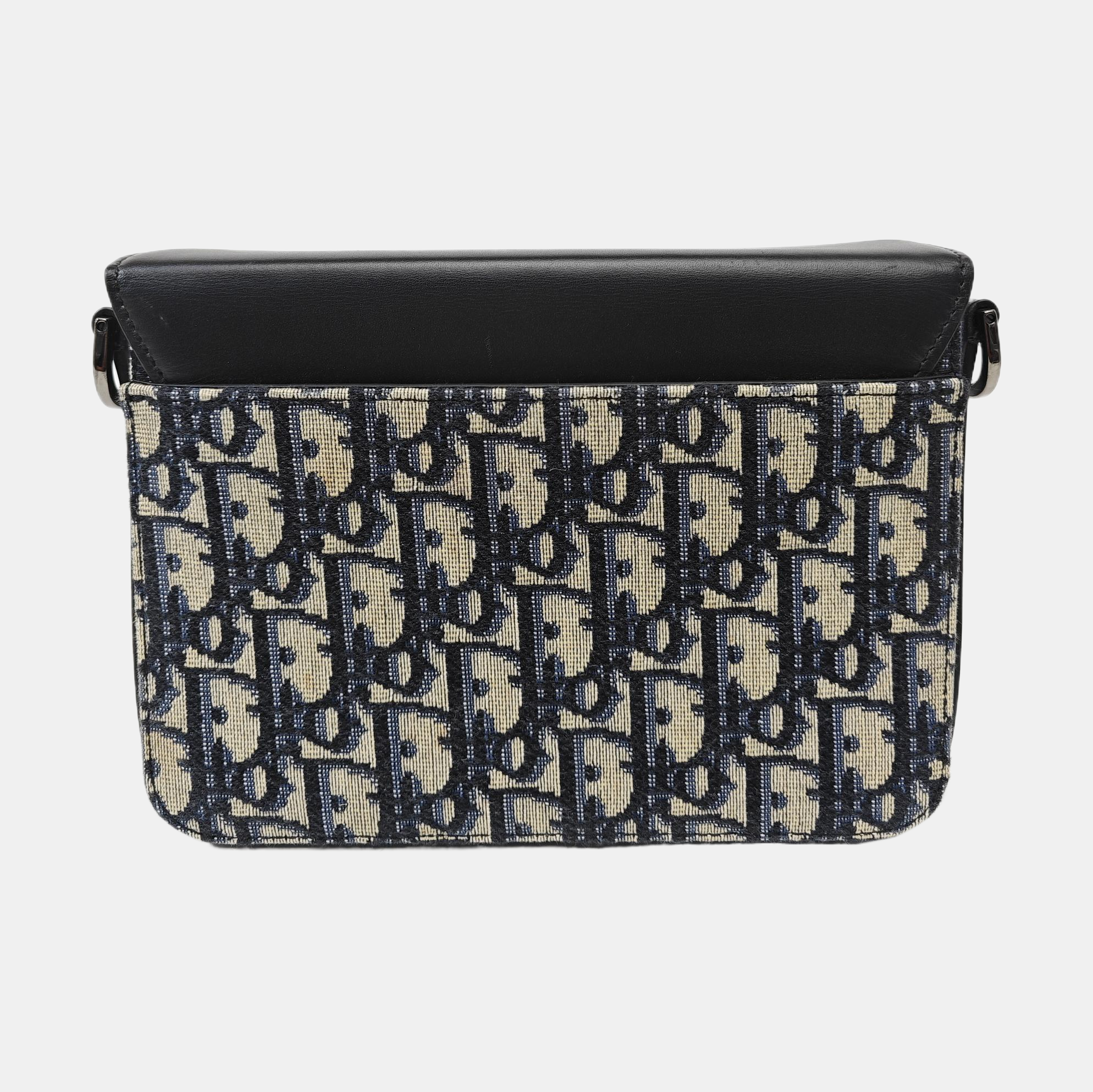 Lock Oblique Canvas Black