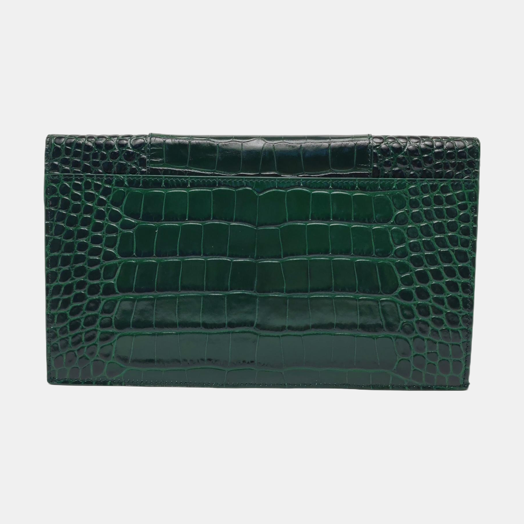 Authenticated pre-owned  Hourglass Calfskin Green - Clutch at Looply