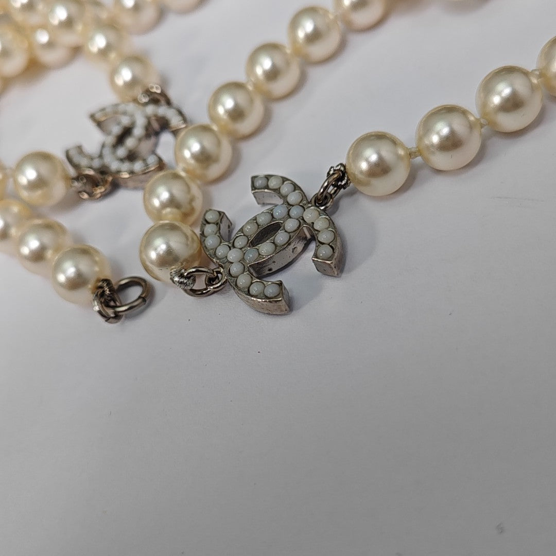 Faux Pearl White Necklace
