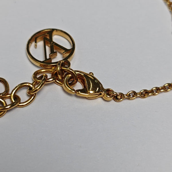 ESSENTIAL V GUILLOCHÉ Metal Gold Necklace