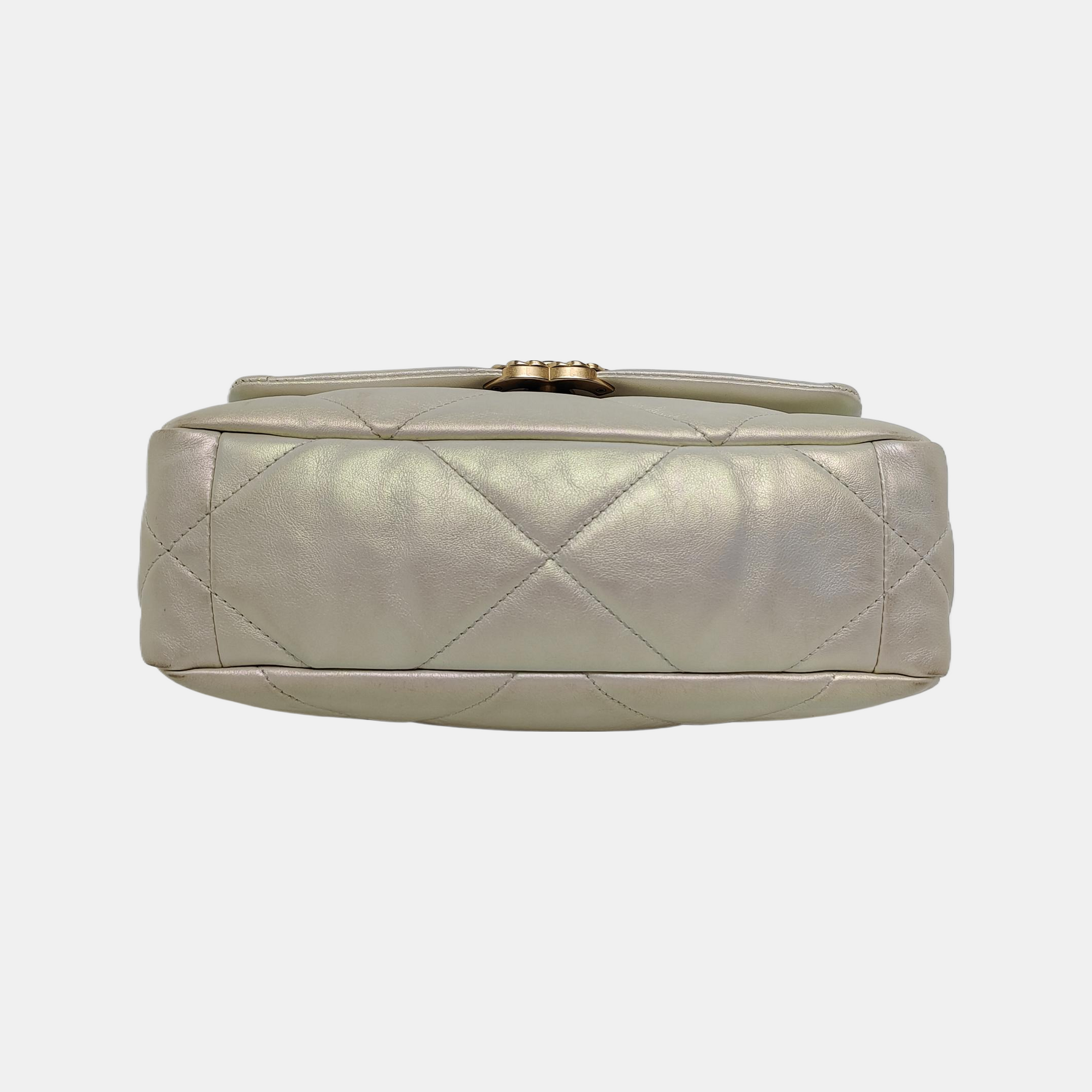 CHANEL 19 Pequeño Piel de Becerro Acolchada Metalizada