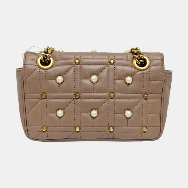 GG Marmont Piel de becerro acolchada pequeña beige
