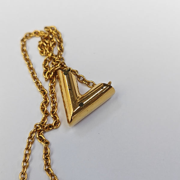 ESSENTIAL V Brass Gold Necklace