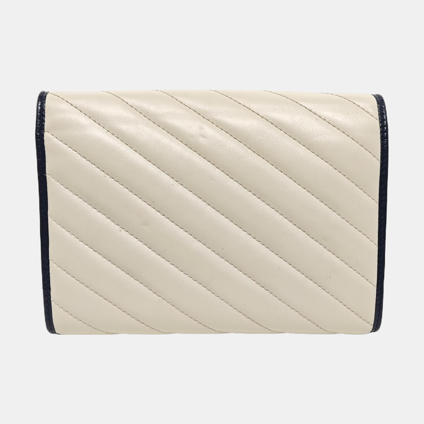 Authenticated pre-owned  GG Marmont Mini Quilted Calfskin White - Crossbody Bag at Looply