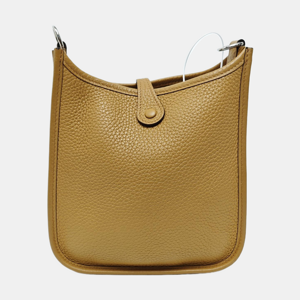 Evelyne 17 Clemence Brown