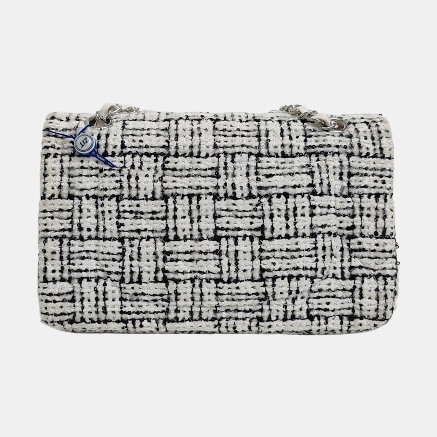 Authenticated pre-owned  CLASSIC FLAP Medium Wool White - Shoulder Bag at Looply