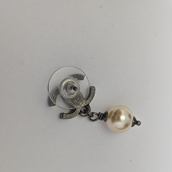 CC Logo Faux Pearl Gray Stud Earrings