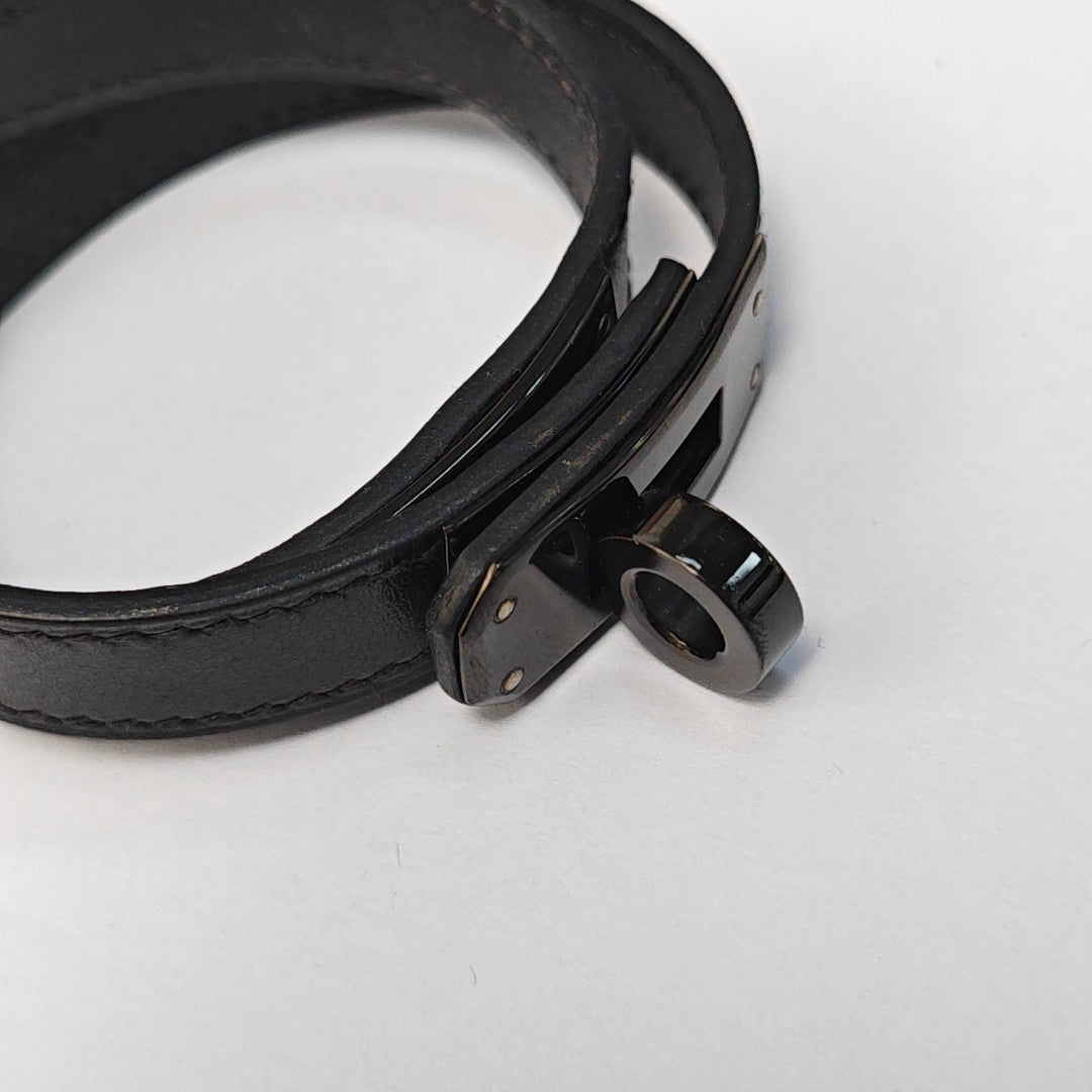 Kelly Metal Black Bangle