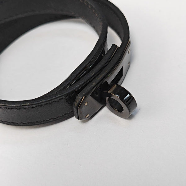 Kelly Metal Black Bangle