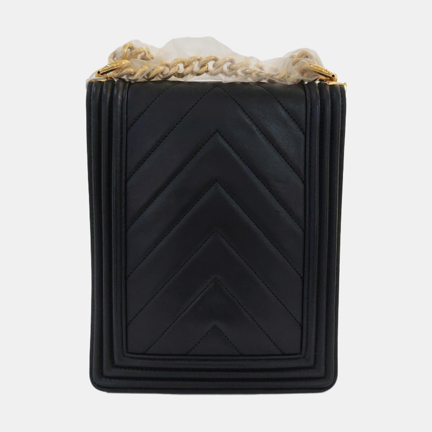 Authenticated pre-owned  BOY CHANEL Chevron Calfskin Black - Crossbody Bag at Looply