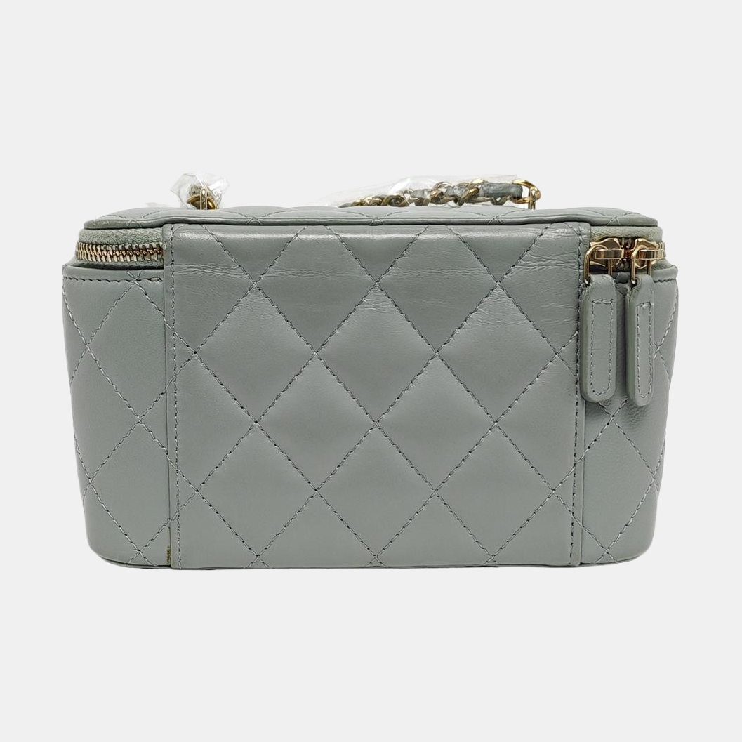 Authenticated pre-owned  VANITY CASE Quilted Lambskin Green - Shoulder Bag at Looply