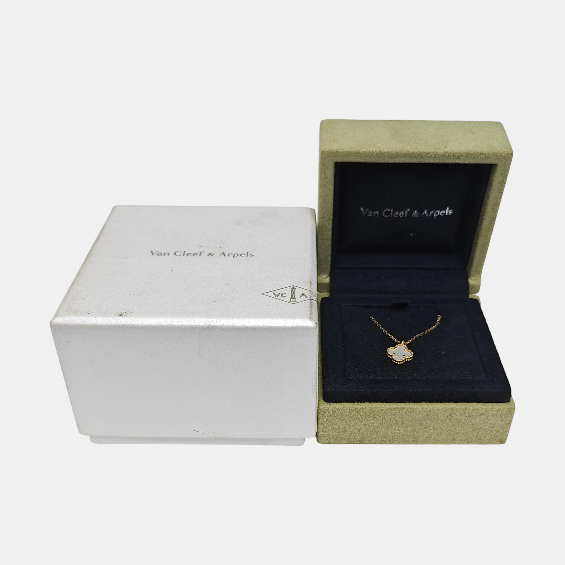 Sweet Alhambra 18k Gold Necklace