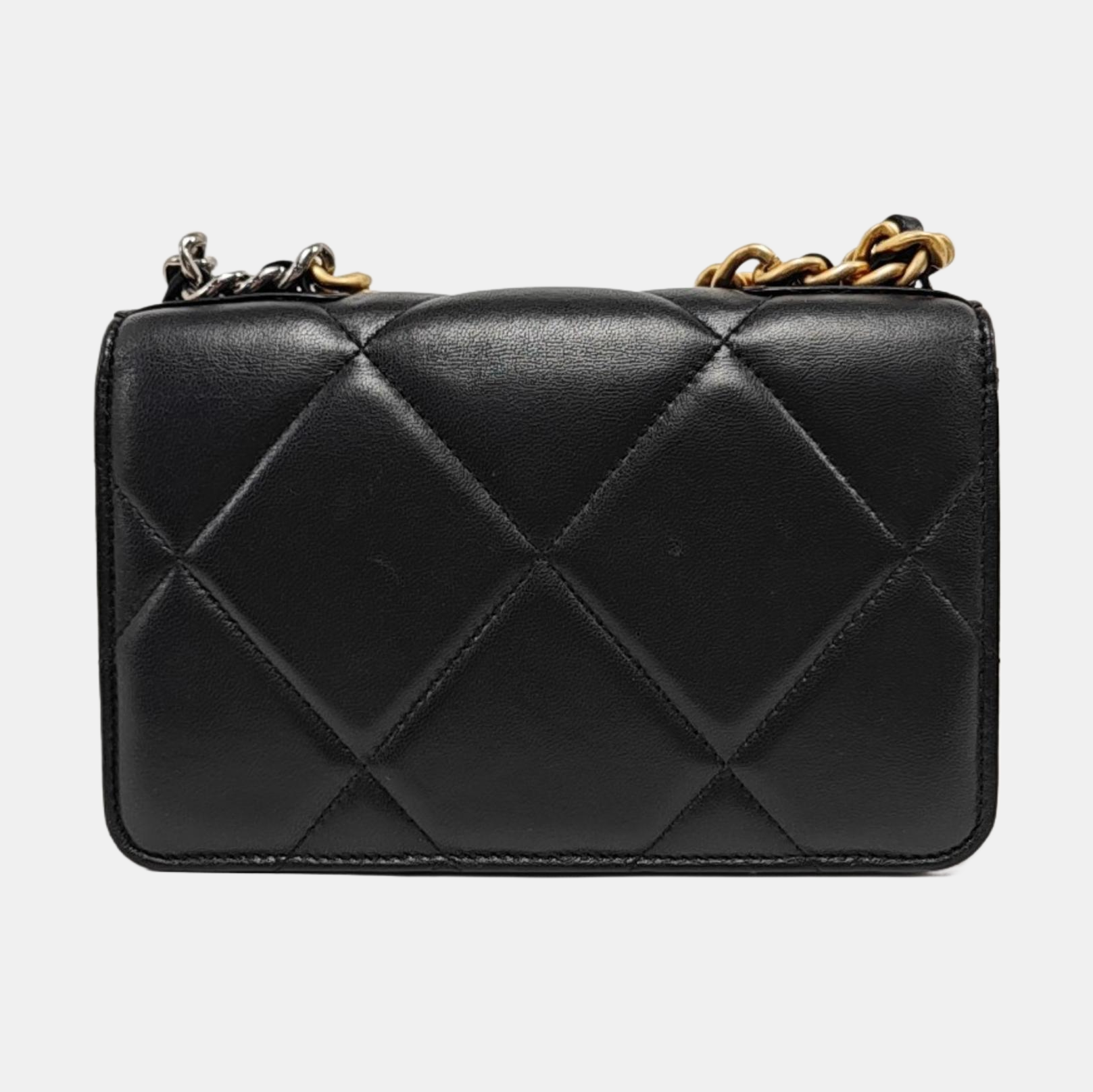Chanel 19 WOC Piel de Cordero Acolchada Negra