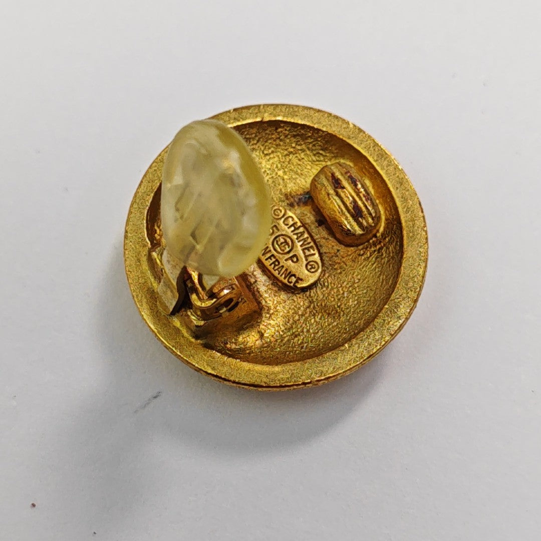 Vintage Metal Gold Clip On Earrings